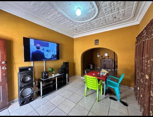 4 BEDROOM HOUSE FOR SALE IN SPRINGS CENTRAL